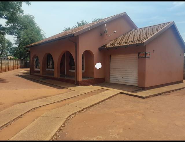 3 BEDROOM HOUSE FOR SALE IN GEELHOUTPARK